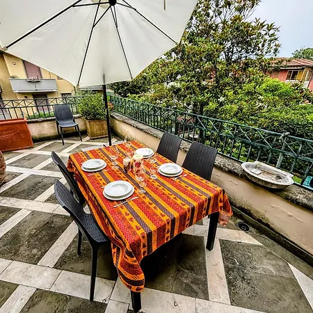 Con Piscina In Versilia - Marina Di -